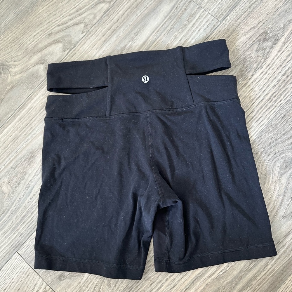 Lululemon Size.8  - High Rise Short 6” - Picture 4 of 4